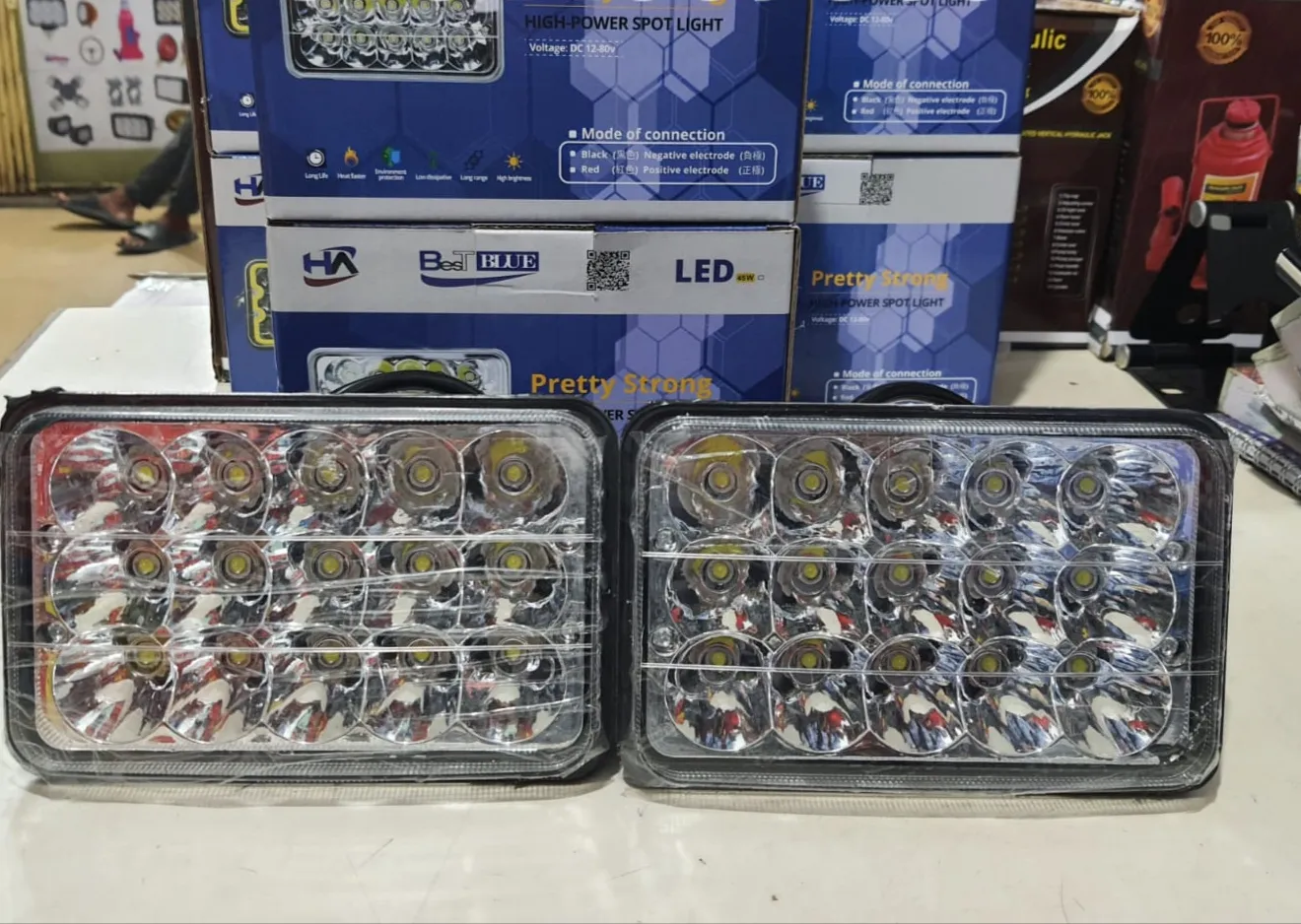 Pretty Strong 15-LED Clear High-Power Spotlight
